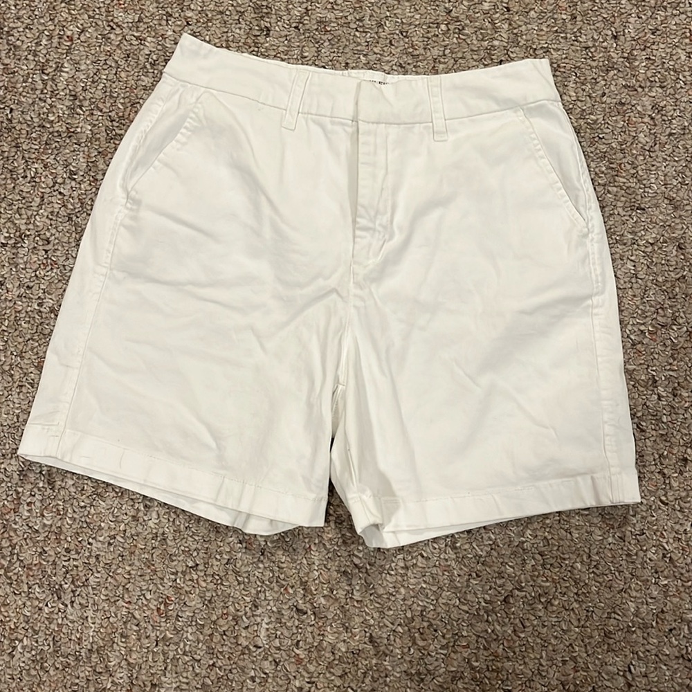 Anne Klein size 8 white shorts